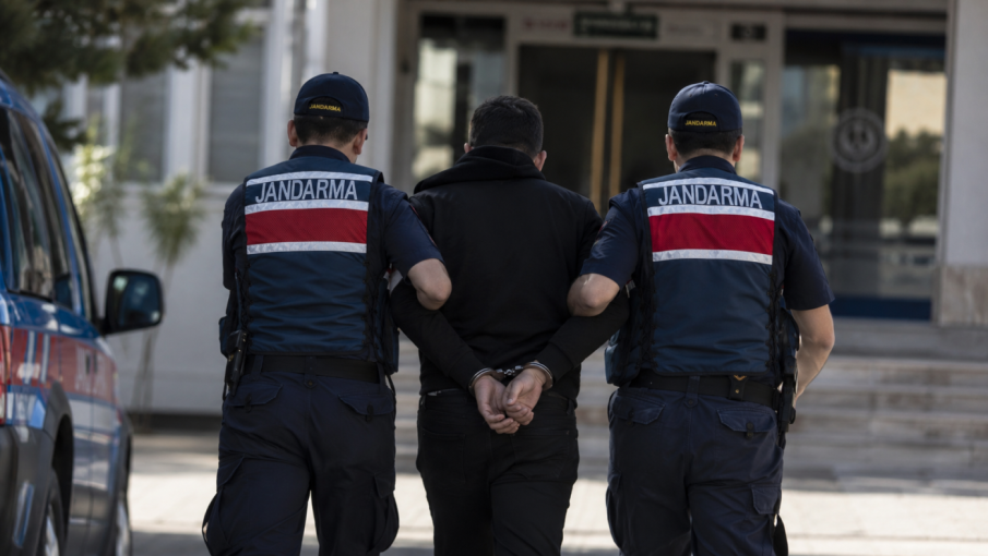Eskişehir’de aranan şüpheli saklandığı adreste yakalandı